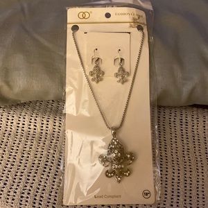 Sam Moon Fleur De Lis Fashion Jewelry Set- NWT- never been worn..